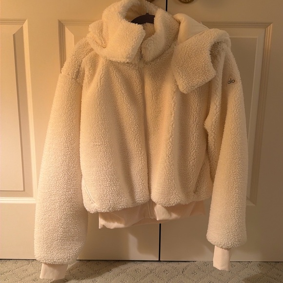 ALO Yoga Jackets & Blazers - Alo Foxy Sherpa jacket